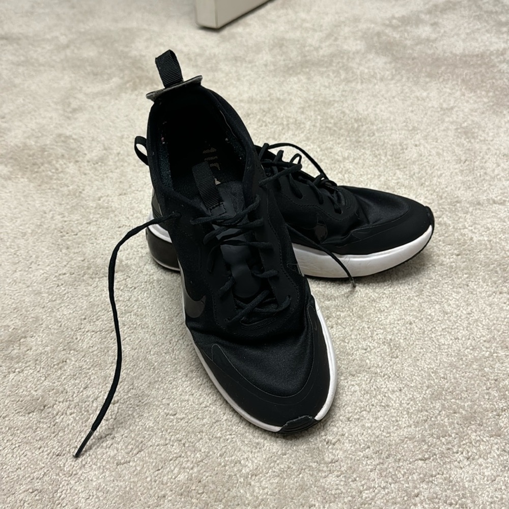 Gently used Nike women’s Air Max shoes